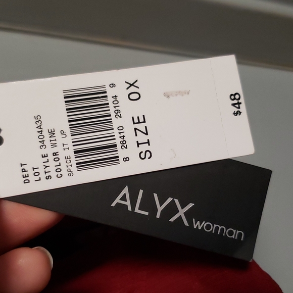 ALYX "Spice it up" Cold Shoulder Top - Picture 7 of 12